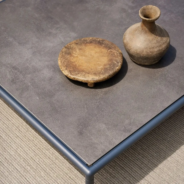 Tavolino in gres porcellanato Roè di Fast