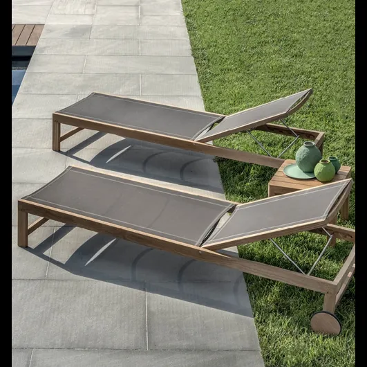 Lettino Sand in Teak con telo di Ethimo