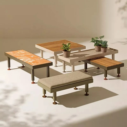 Tavolini Seeds in cotto o teak di Ethimo