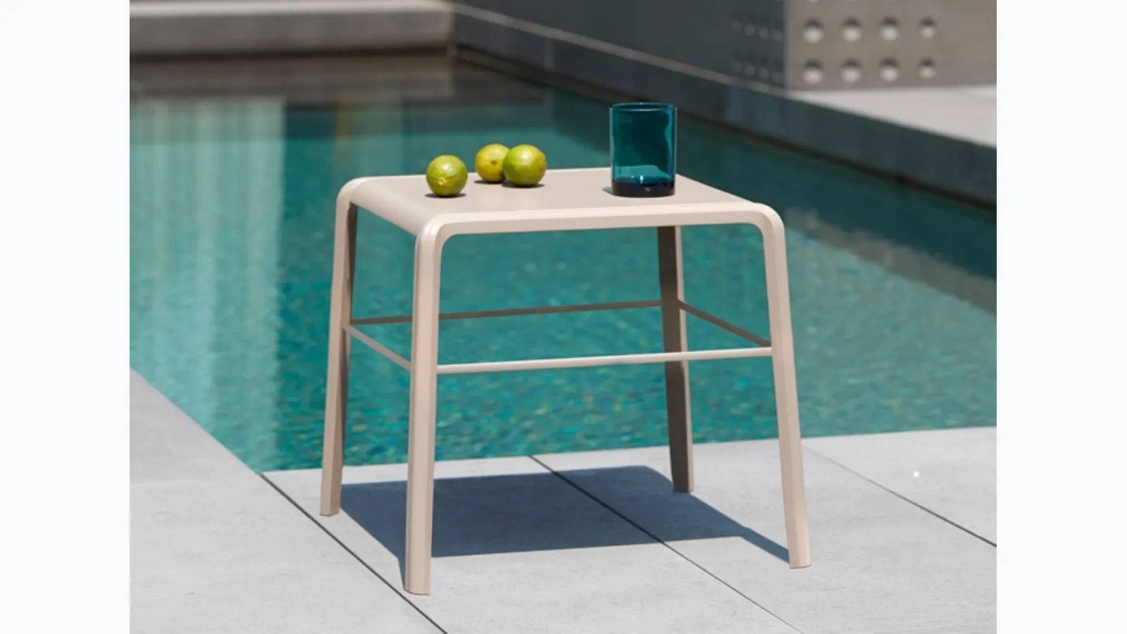 Tavolino da giardino in plastica Side Table Vela di Scab Design