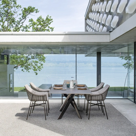 Sedia Summer Set Poltroncina in metallo e tessuto di Varaschin