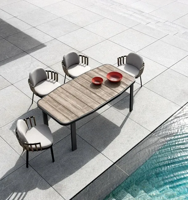 Poltroncina Swing in Teak e alluminio di Ethimo