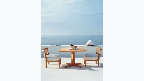 Poltroncina Bassa Synthesis con tavolino di Unopiu