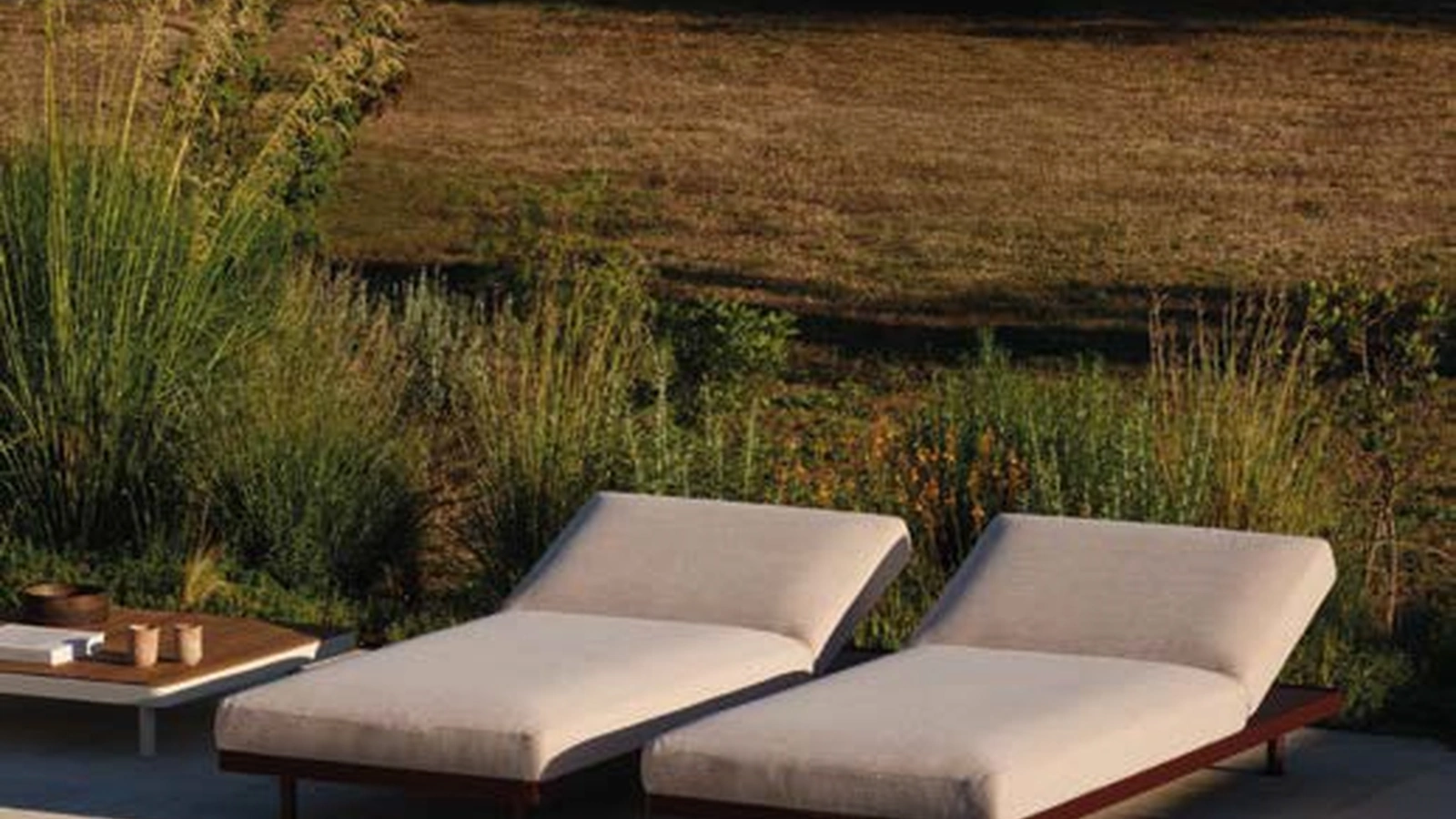 Lettino Prendisole in tessuto imbottito e Tavolino in legno Unduetre di Fast