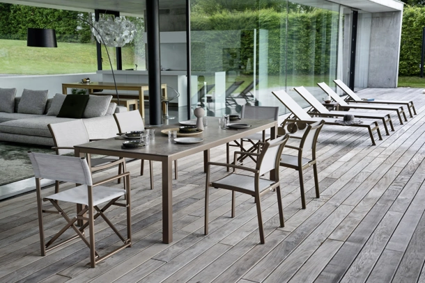 Arredo da esterno Victor in HPL, tessuto e metallo di Varaschin