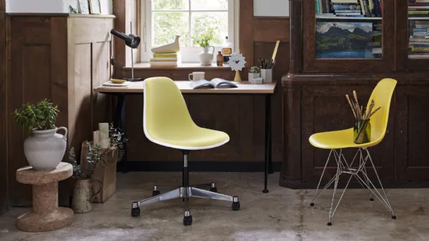 Sedia Operativa Eames Plastic Side Chair PSCC in polipropilene e tessuto di Vitra