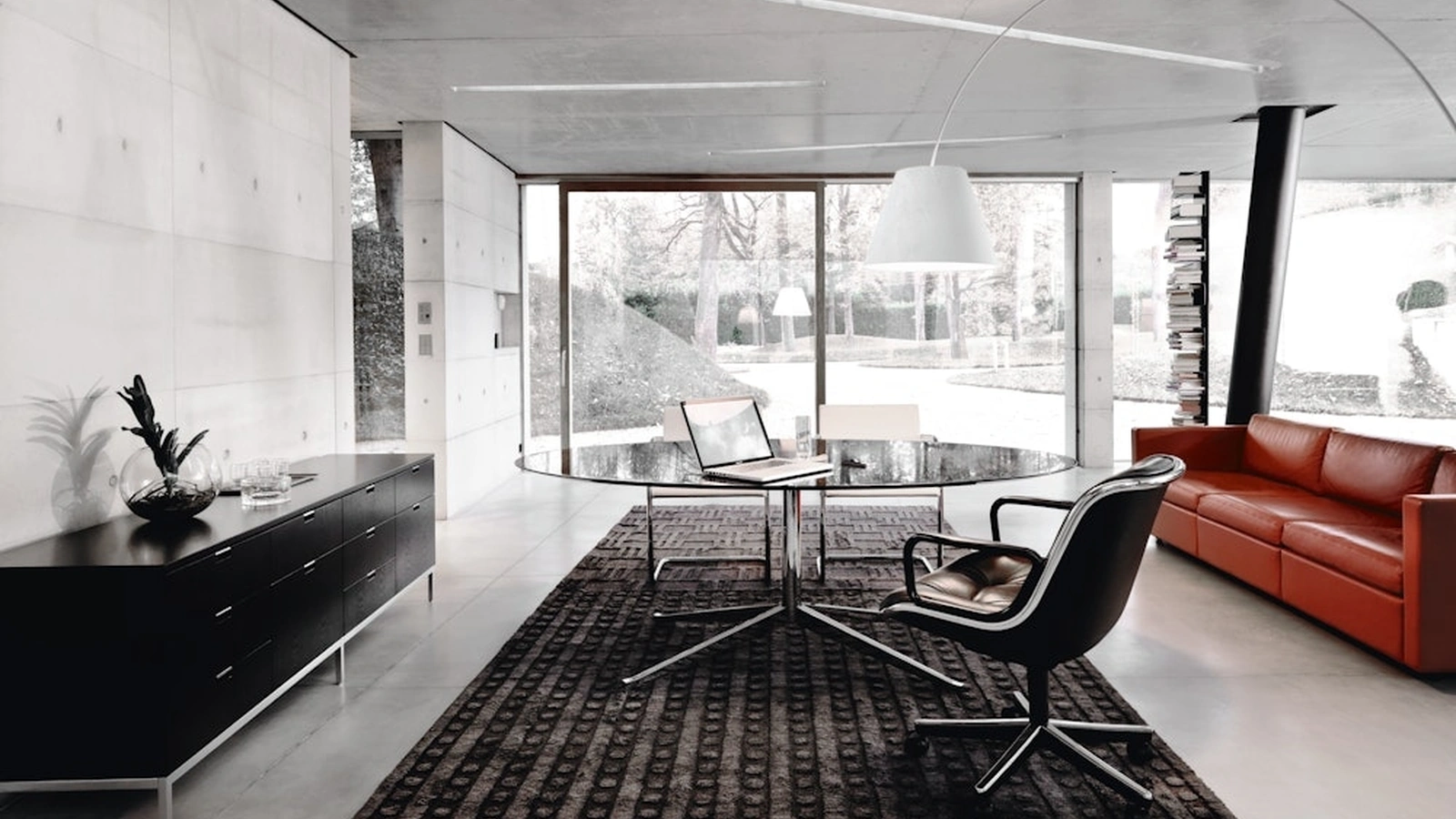 Scrivania Direzionale Florence Knoll Executive Desk Ovale di Knoll